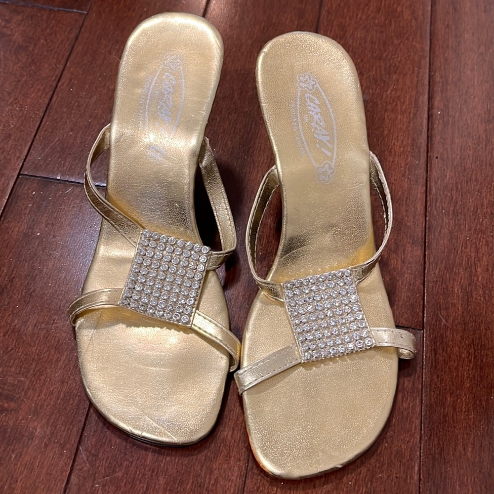 Gold Heels Size 7. Low Heel. Just under 3 inches.